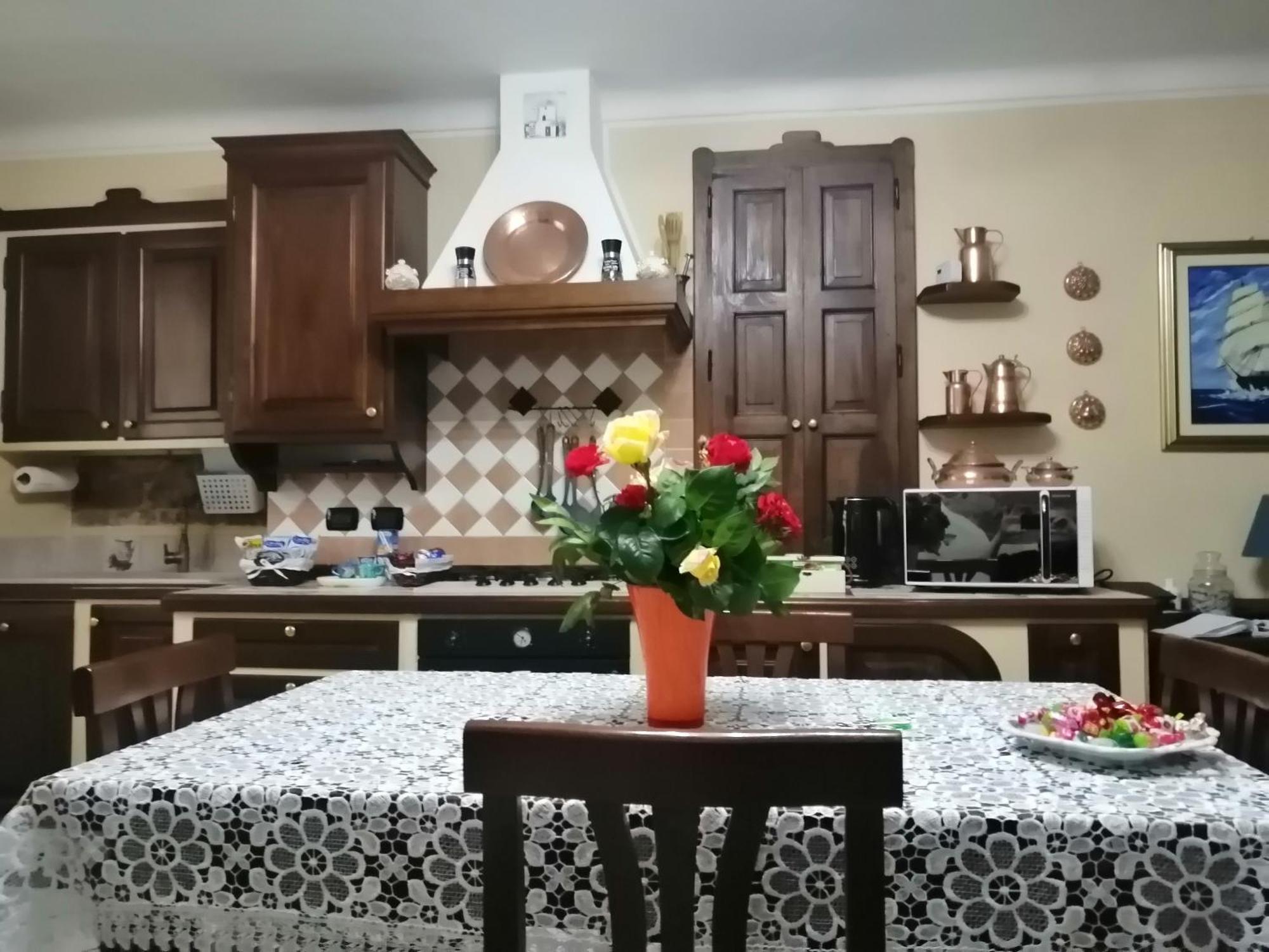 Holiday House Antica Dimora Soggiorni In Langa Centro Storico ลามอร์รา ภายนอก รูปภาพ